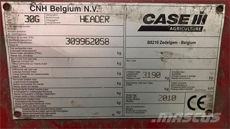 Case IH Axial Flow 9120 Med 30-fods skærebord og vogn. حصادات