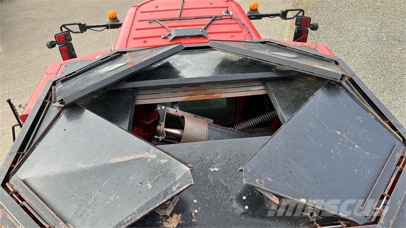 Case IH Axial Flow 9120 Med 30-fods skærebord og vogn. حصادات