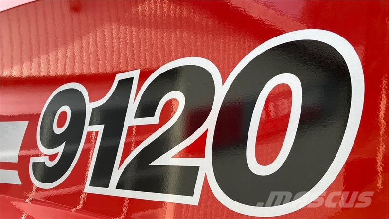 Case IH Axial Flow 9120 Med 30-fods skærebord og vogn. حصادات