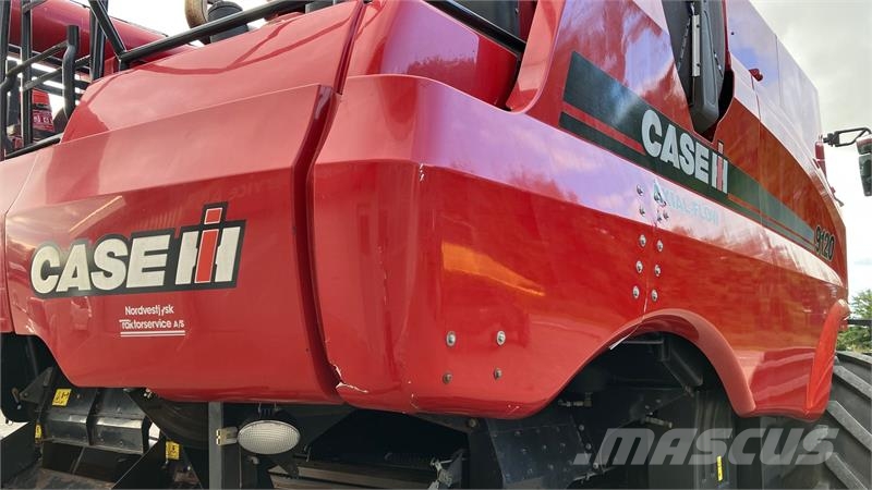 Case IH Axial Flow 9120 Med 30-fods skærebord og vogn. حصادات