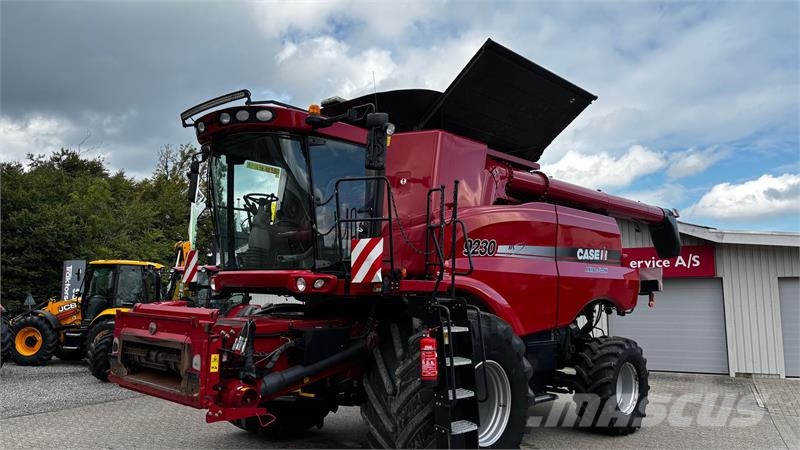 Case IH Axial Flow 9230 Inkl. 30 fods skærebord og vogn. H حصادات