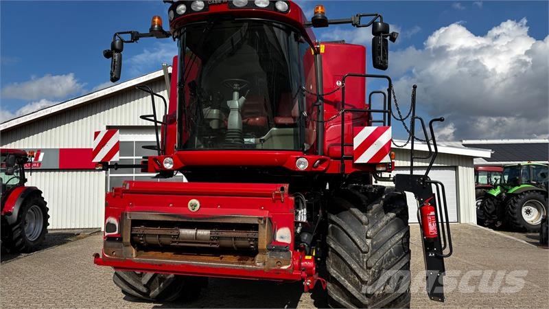 Case IH Axial Flow 9230 Inkl. 30 fods skærebord og vogn. H حصادات