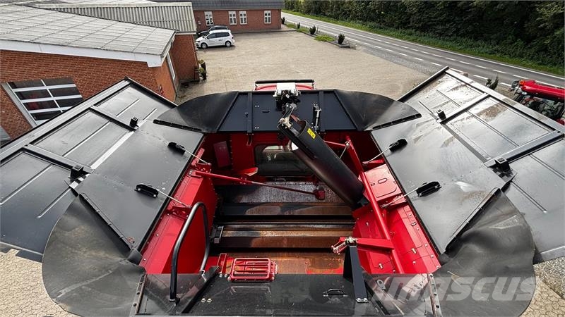 Case IH Axial Flow 9230 Inkl. 30 fods skærebord og vogn. H حصادات
