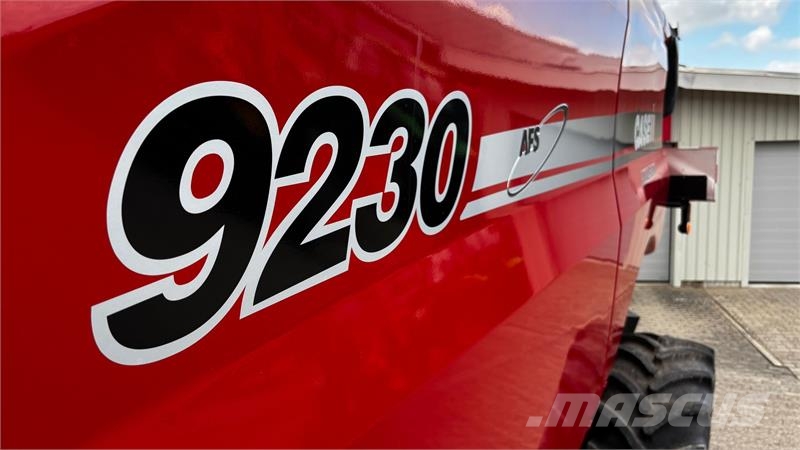 Case IH Axial Flow 9230 Inkl. 30 fods skærebord og vogn. H حصادات