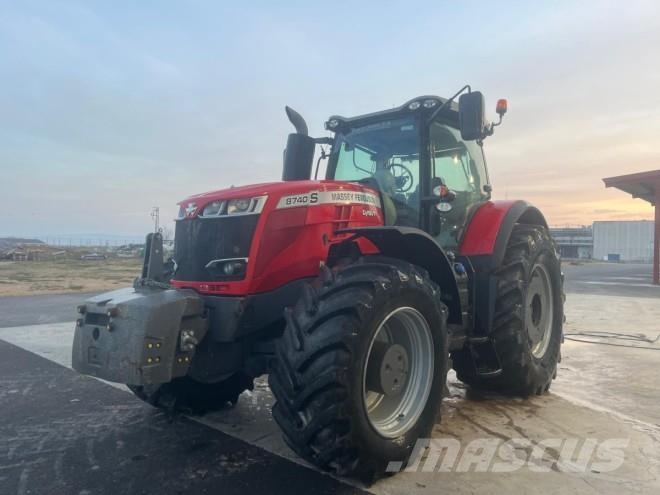Massey Ferguson 8740 VT Traktori