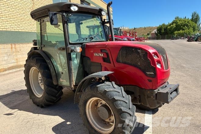 Valtra F 105 S Tractors
