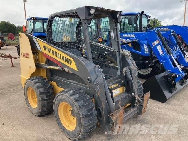 New Holland L221 لوادر انزلاقية التوجيه