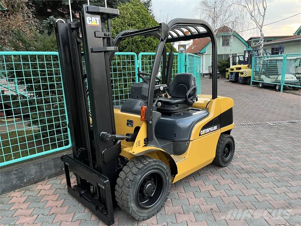 CAT DP30N V-3940 Camiones diesel