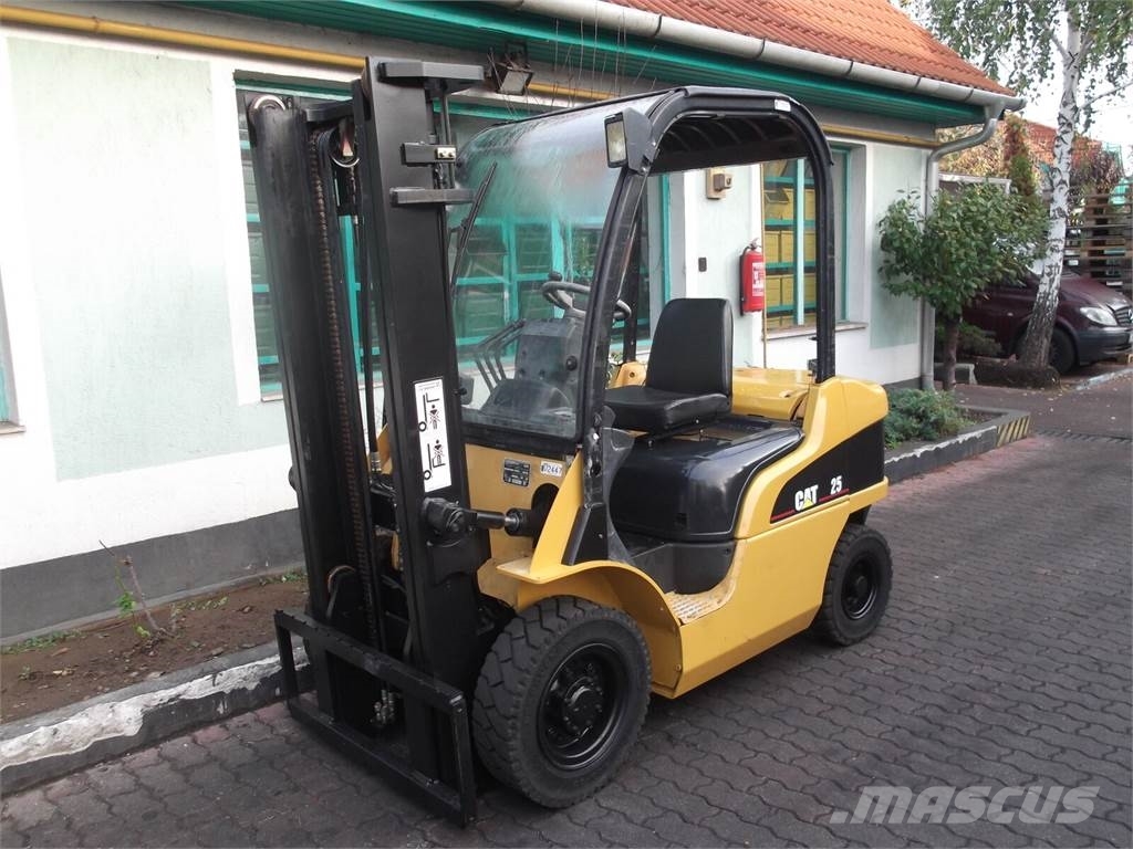 CAT GP25N V-2447 OL Nestekaasutrukit