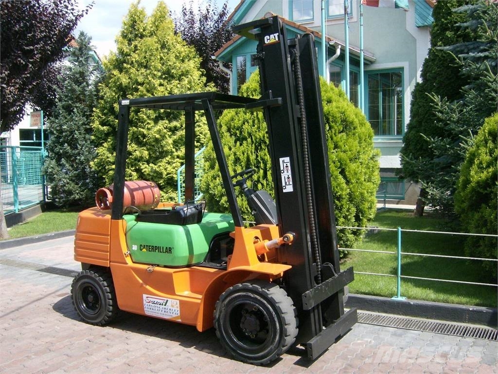 CAT GP30T V-1630 Nestekaasutrukit