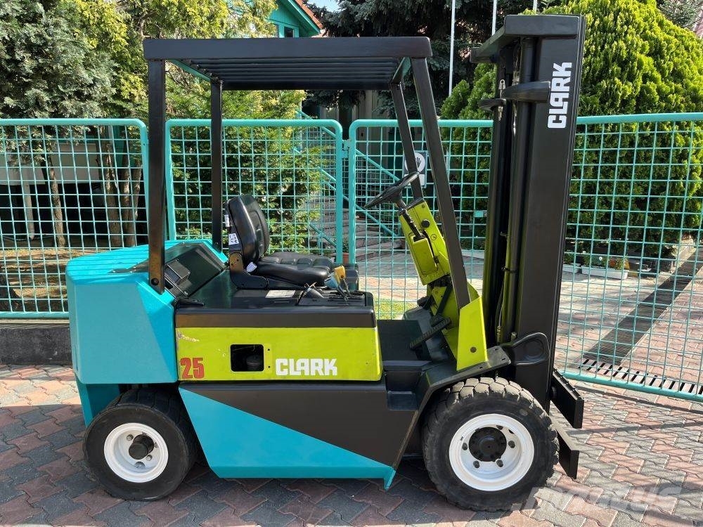 Clark DPM25N V-3242 Dīzeļa autoiekrāvēji