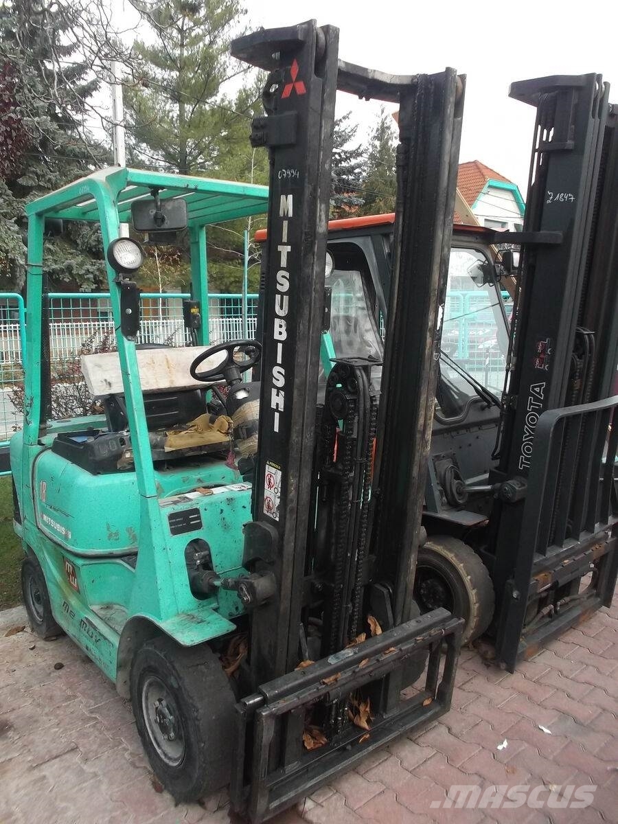 Komatsu (2W) FD30T-14 /ITALIAN/ M-0317 Kiti priedai ir komponentai