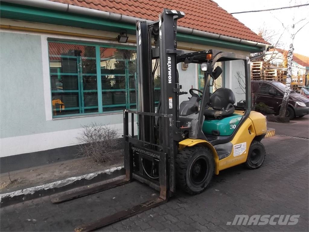 Komatsu FG30T-15 NXT V-3677 Chariots GPL