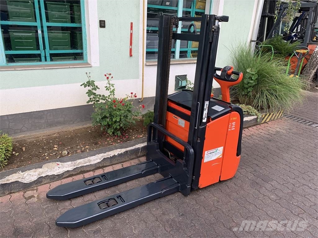 Linde L14 /372/ INITIAL LIFT V-3061 OB Käsikäyttöiset pinoamisvaunut