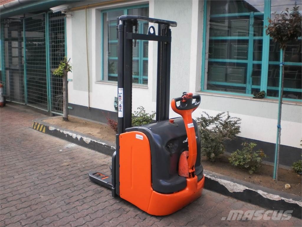 Linde L14 /372/ SHORT LEGS V-1052 Käsikäyttöiset pinoamisvaunut