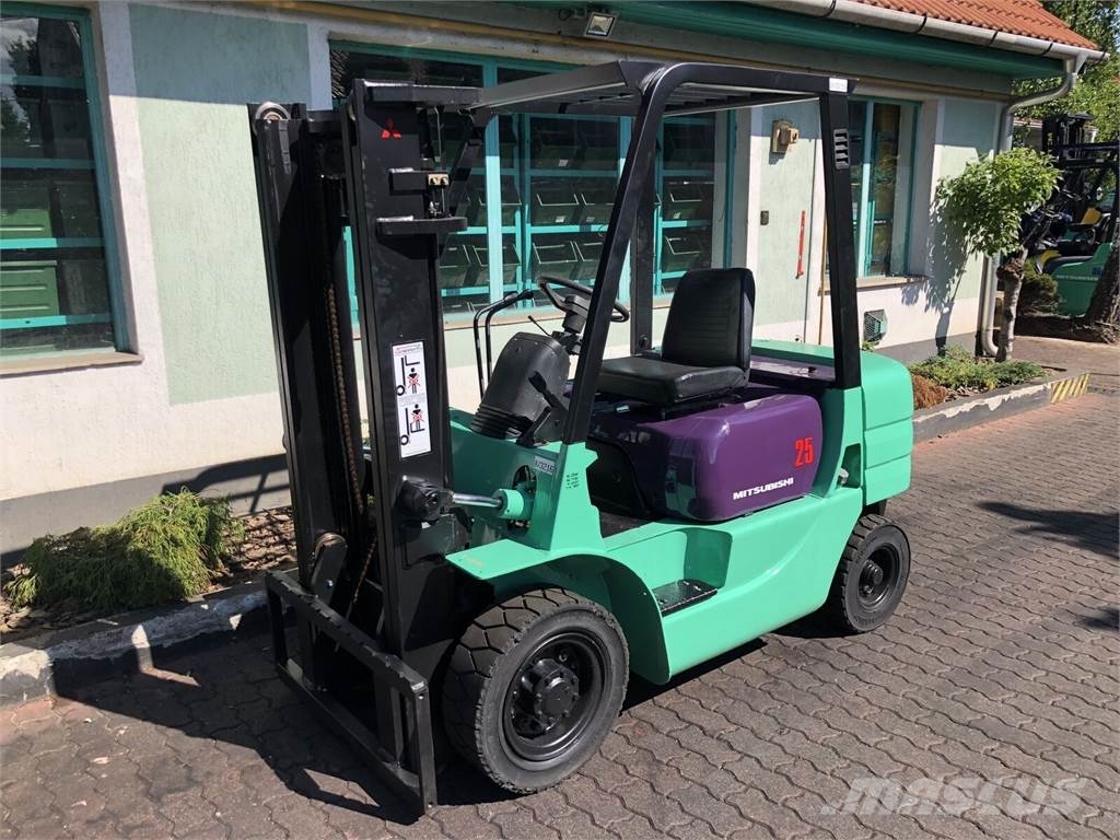 Mitsubishi FD25K V-3258 OL Dieselmotviktstruckar