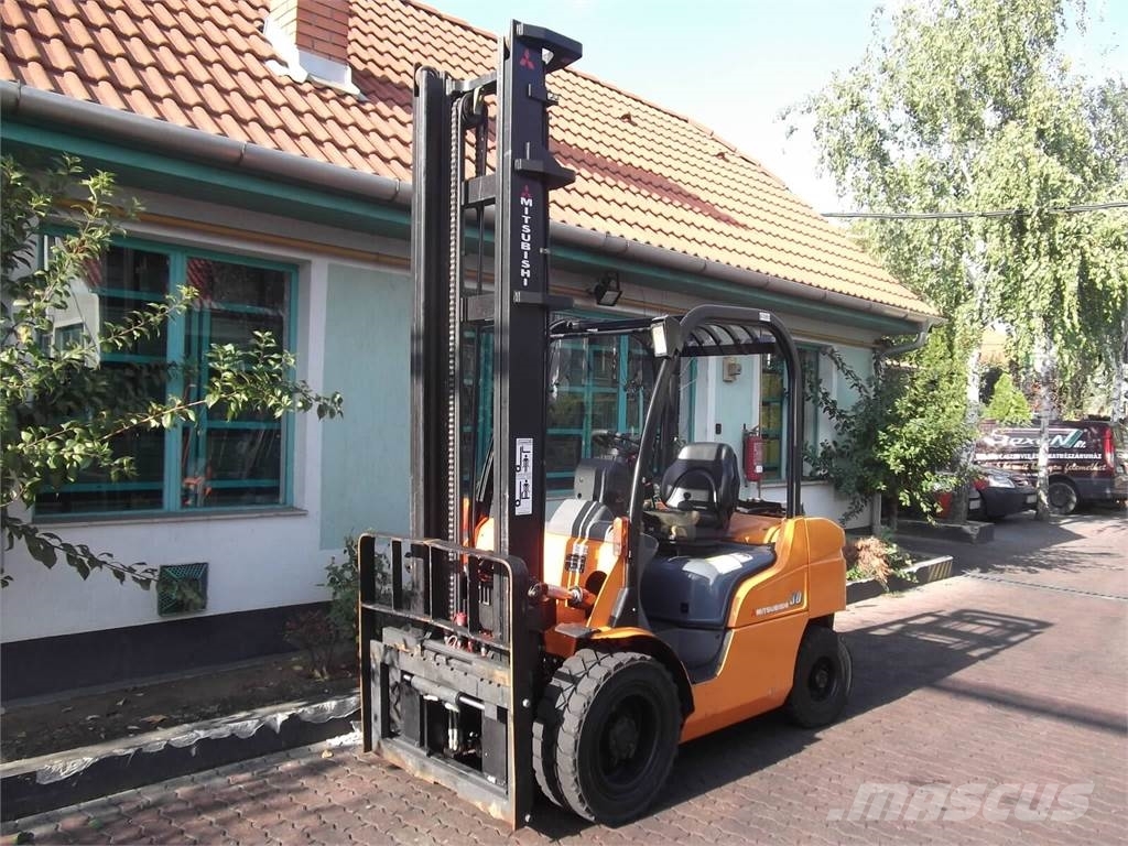 Mitsubishi FG30N V-2083, V-2084 OL Gāzes autoiekrāvēji (LPG)
