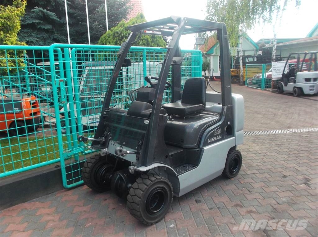 Nissan AP1F2A25DU V-2889 OL Gas Stapler