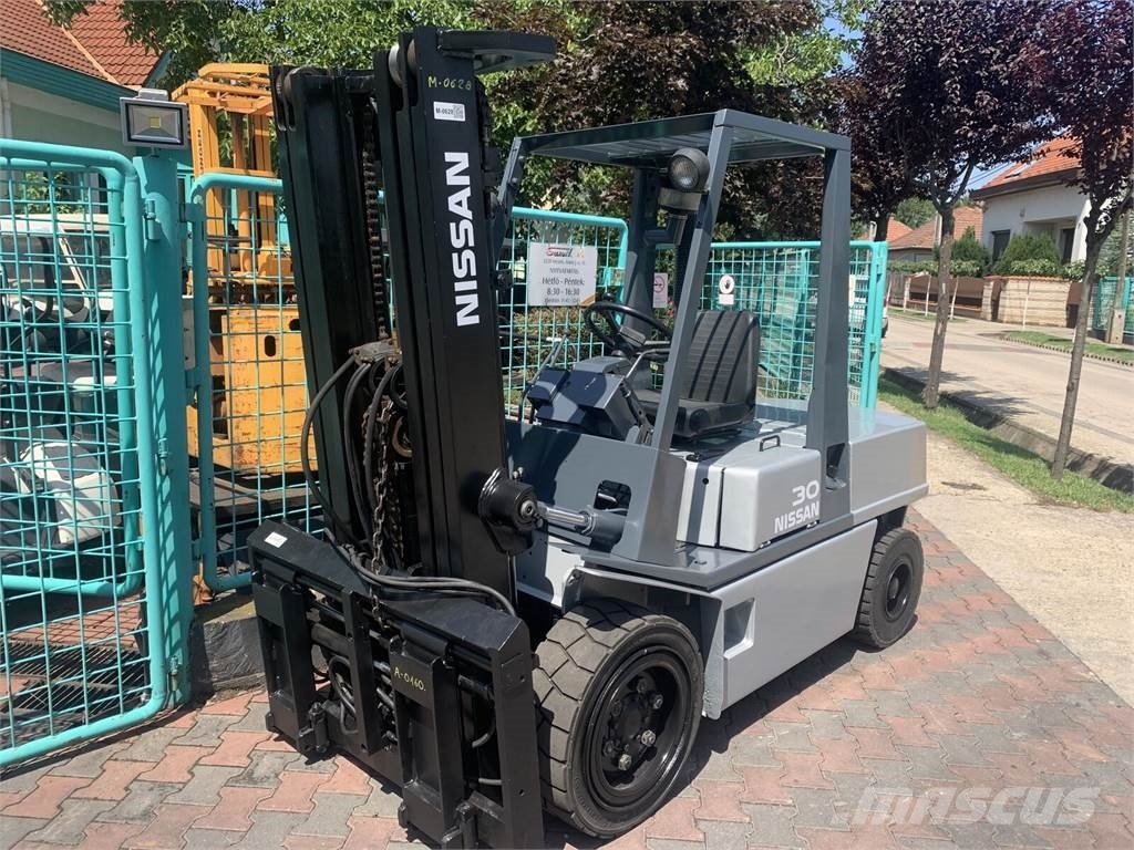 Nissan EGH02-A30 V-1868 Dieselmotviktstruckar