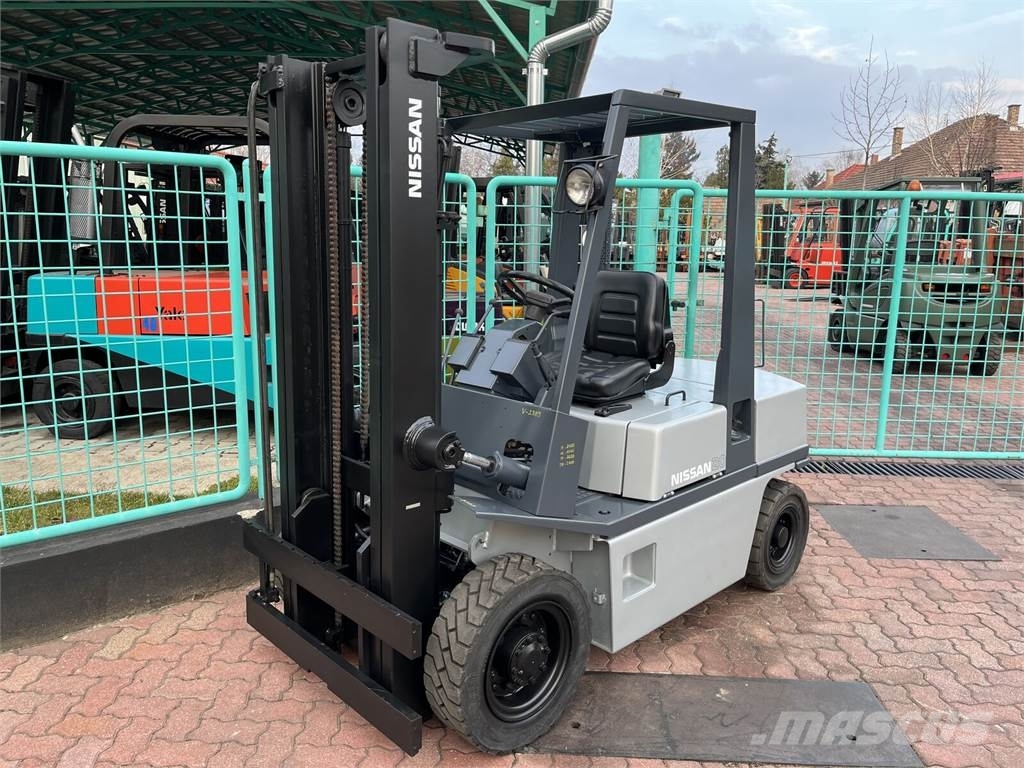 Nissan EH02-A20U V-2389 Dieselmotviktstruckar