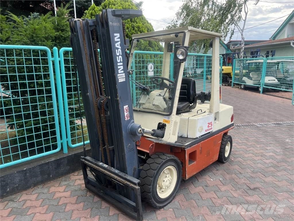 Nissan EH02-F25U V-2727 OL Diesel Stapler