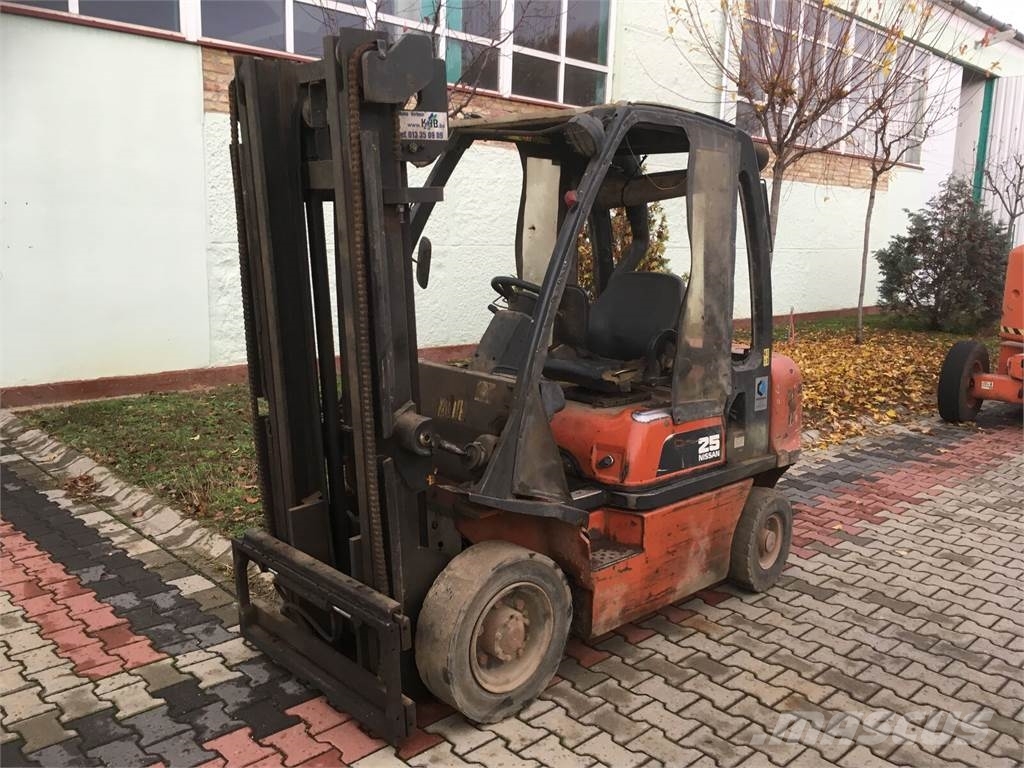 Nissan FD02-A25O V-2943 OL Dieselmotviktstruckar