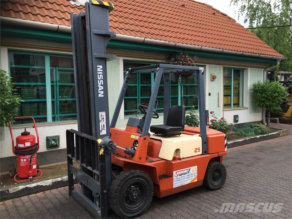 Nissan FJ02A25U V-2629 Dieselmotviktstruckar