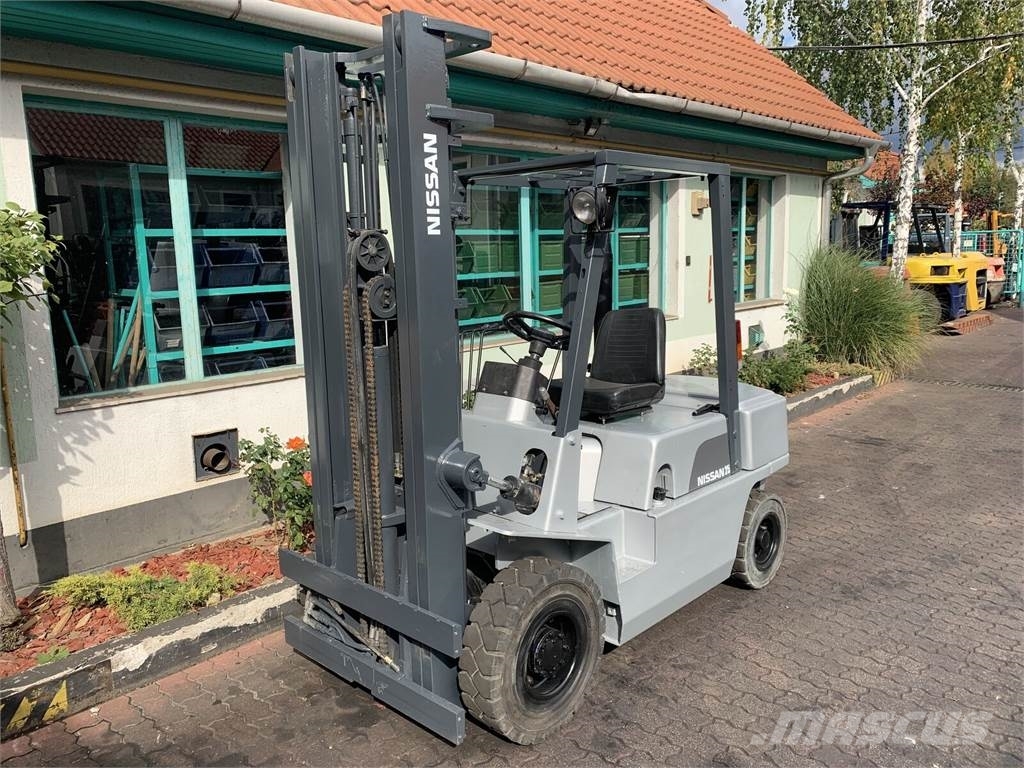 Nissan FJ02A25U V-3250 OL Dieselmotviktstruckar