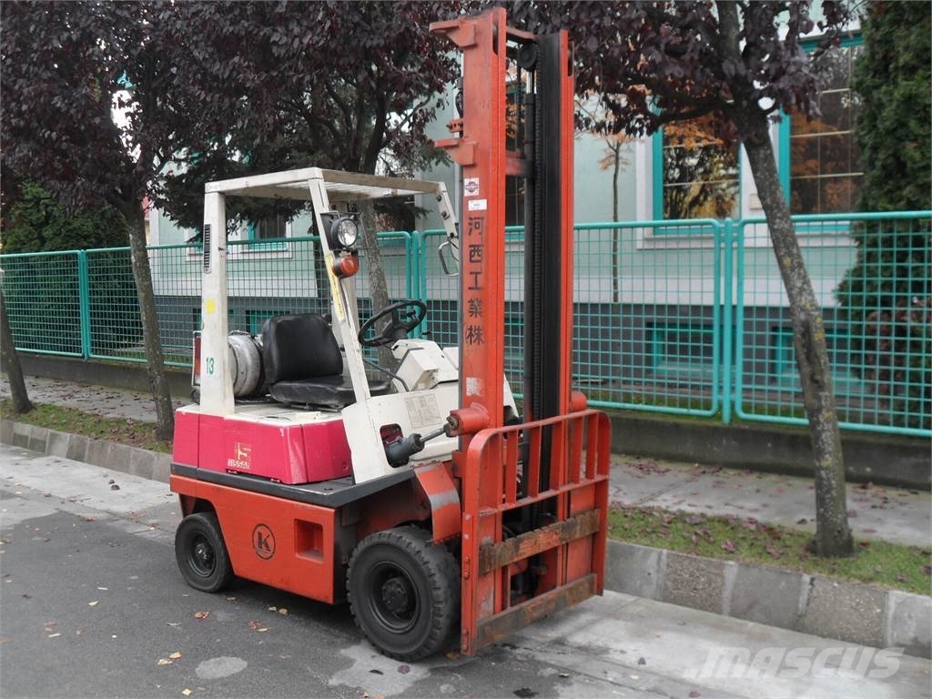 Nissan H01A15 V-1821 Gas Stapler