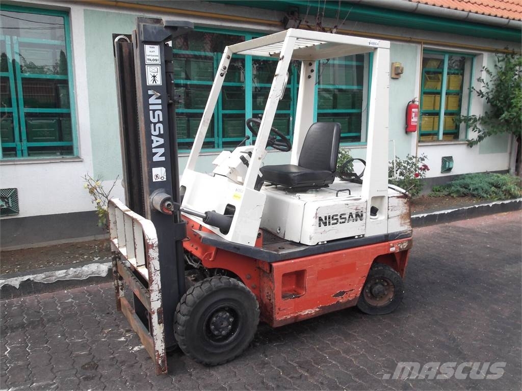 Nissan NH01 V-3656 Gas Stapler