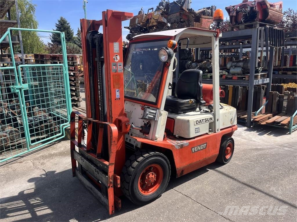 Nissan PF02A-25U V-4081 Gas Stapler
