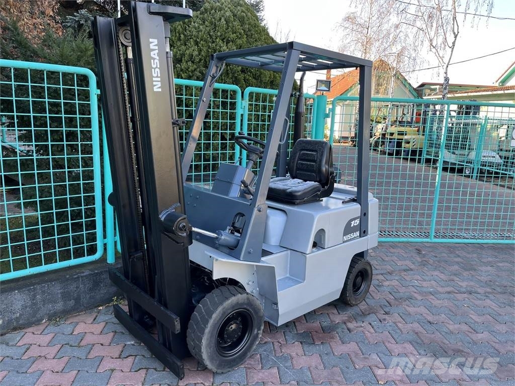 Nissan PJ01-A15 V-3918 Gas Stapler