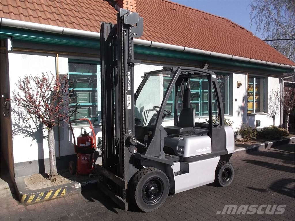 Nissan U1D2A25LQ V-2923 OL Gas Stapler