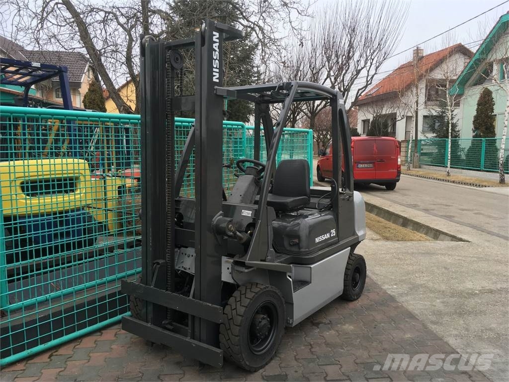 Nissan UD02-A25 V-2903 OL Gas Stapler