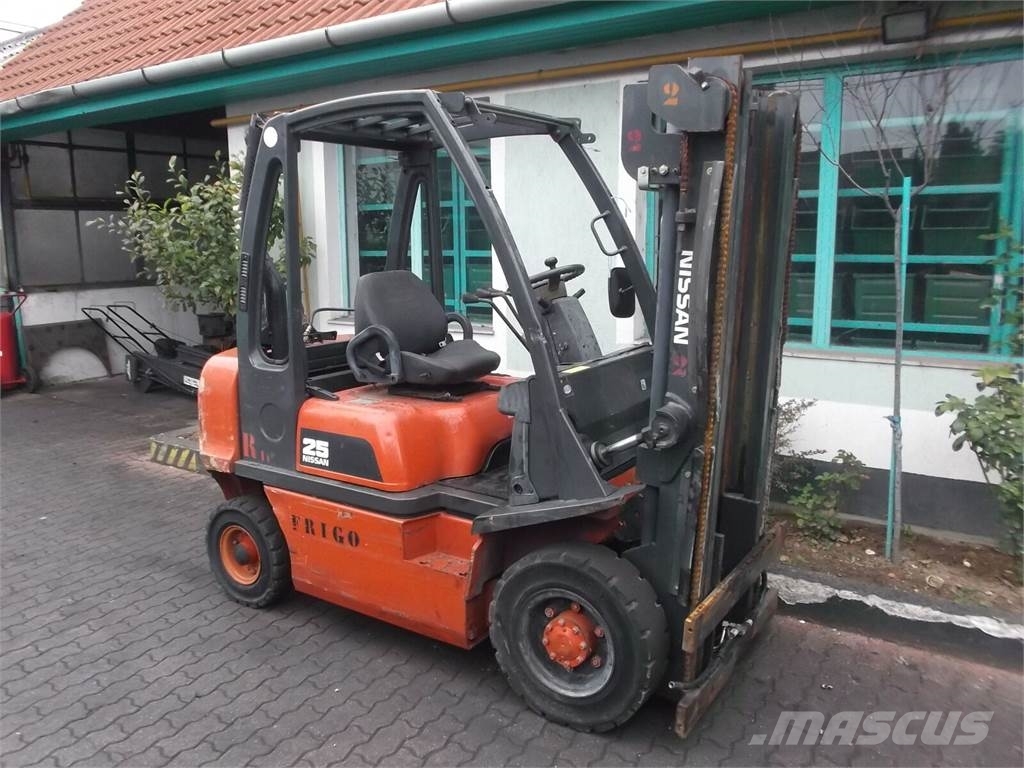 Nissan UD02-A25PQ V-2483 OL Gas Stapler