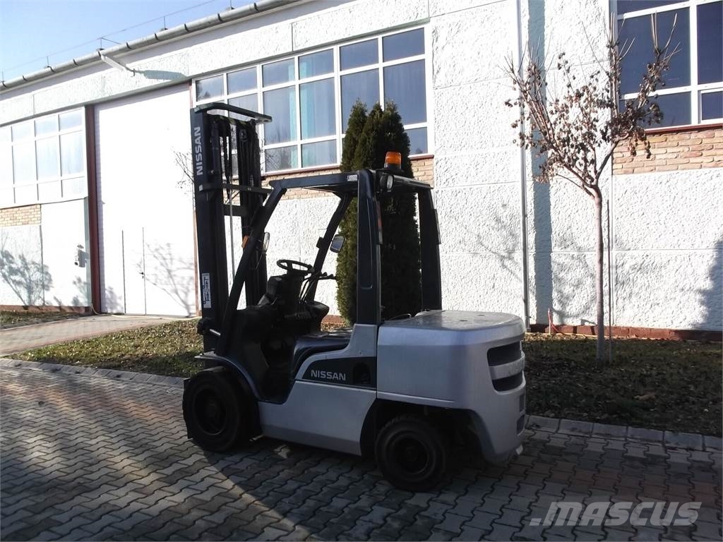 Nissan UG1F2-A35DU V-2298 Wózki LPG