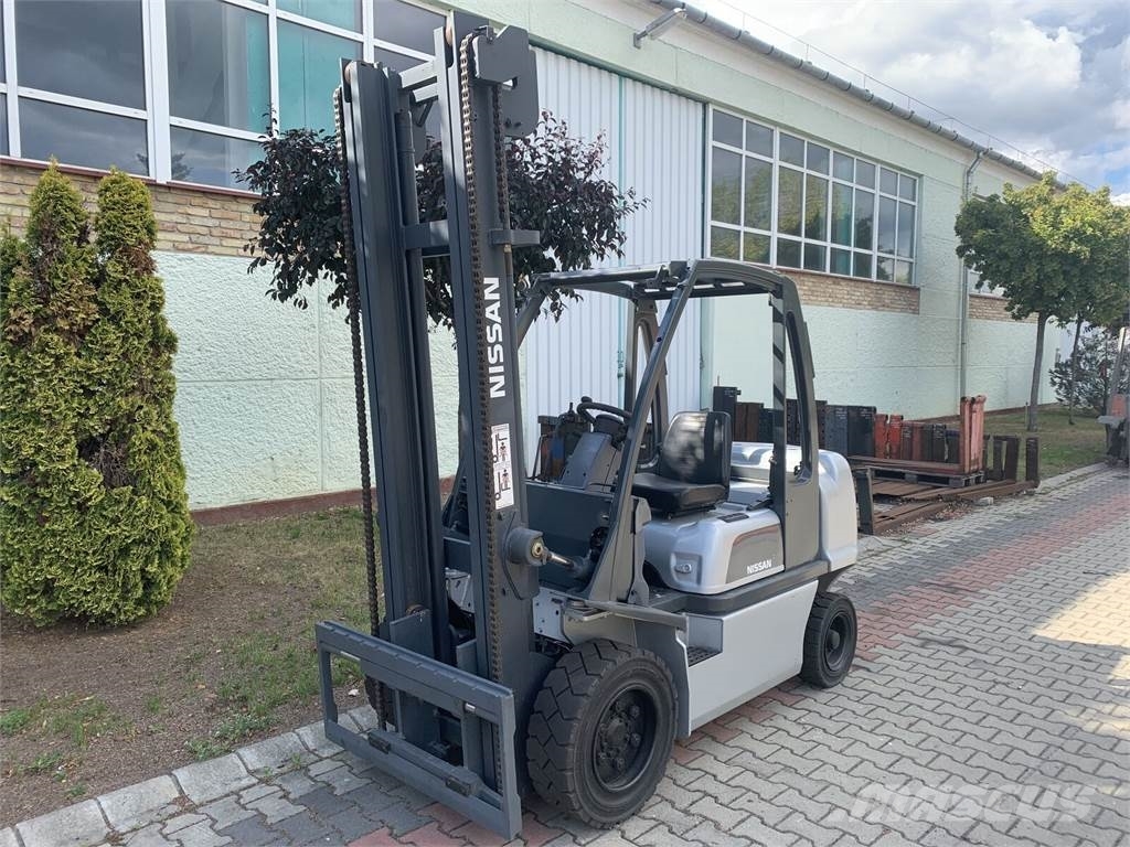 Nissan UGD02-A32PO V-3245 OL Gas Stapler