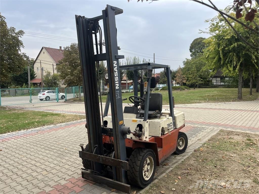 Nissan UGJ02-A30U V-2396 OK Gas Stapler