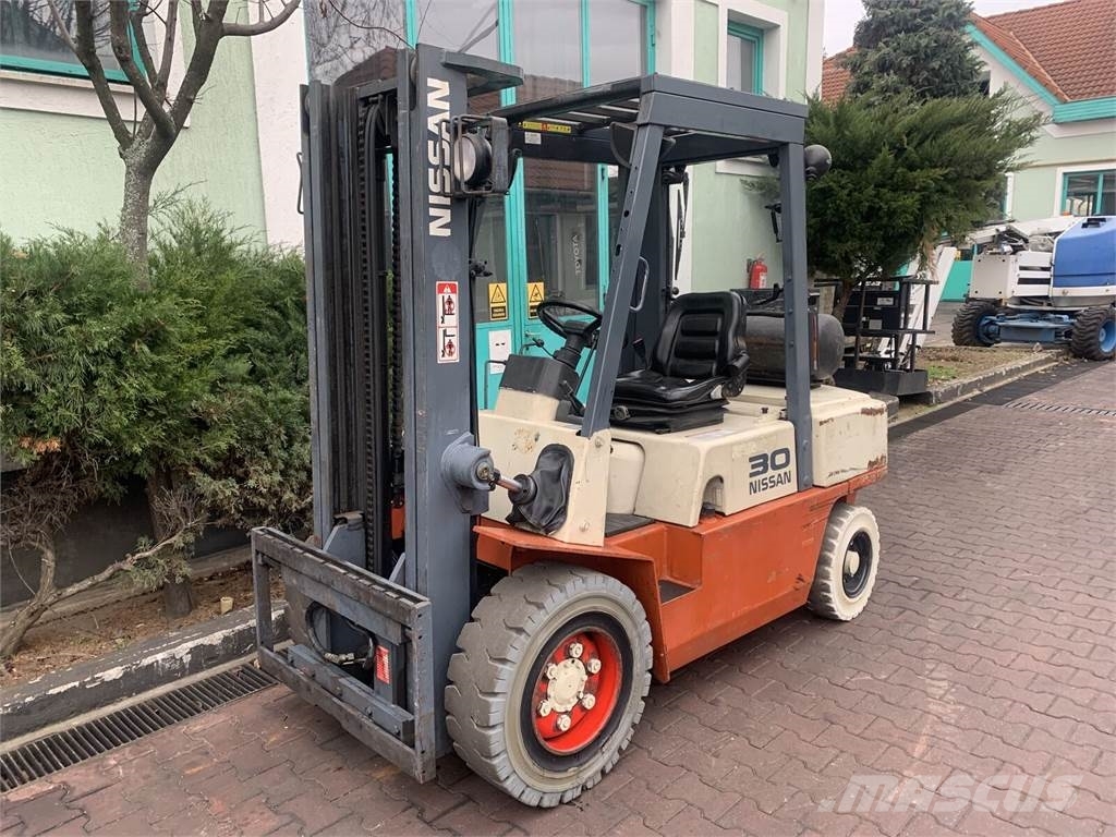 Nissan UGJ02-A30U V-3844 Gas Stapler
