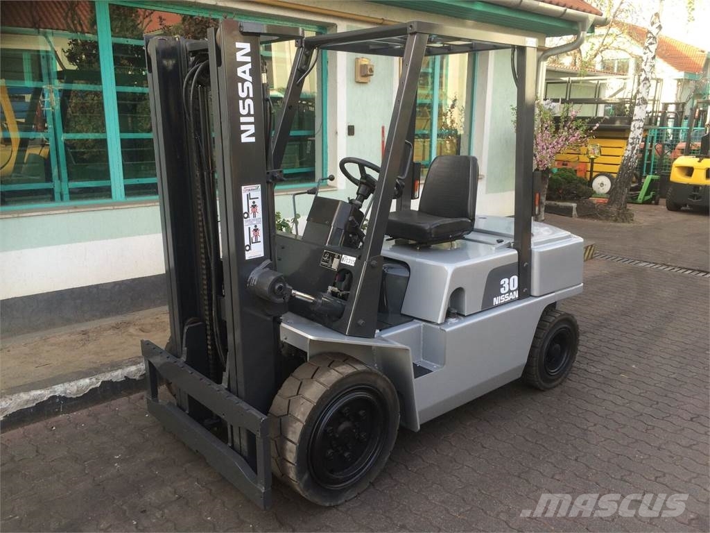 Nissan UGJ02A30 V-1315 Gas Stapler