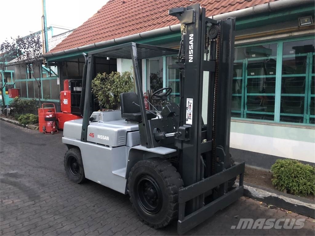 Nissan WGF03A40U V-3290 OE Dieselmotviktstruckar
