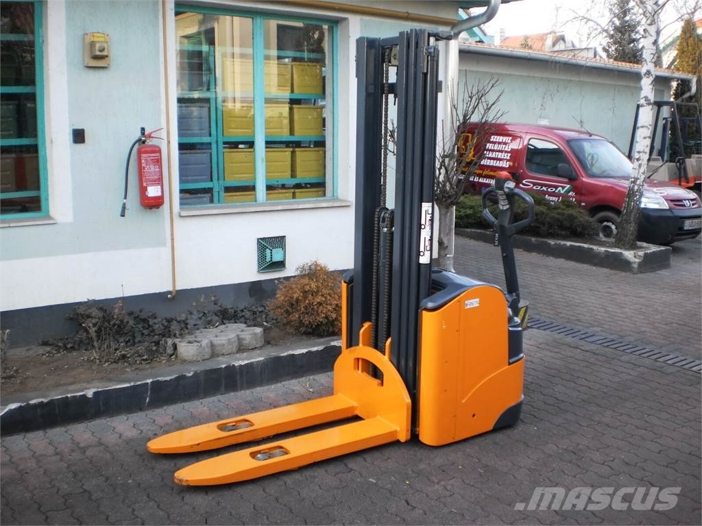 Still EGV16 V-3697 OE Platform stackers