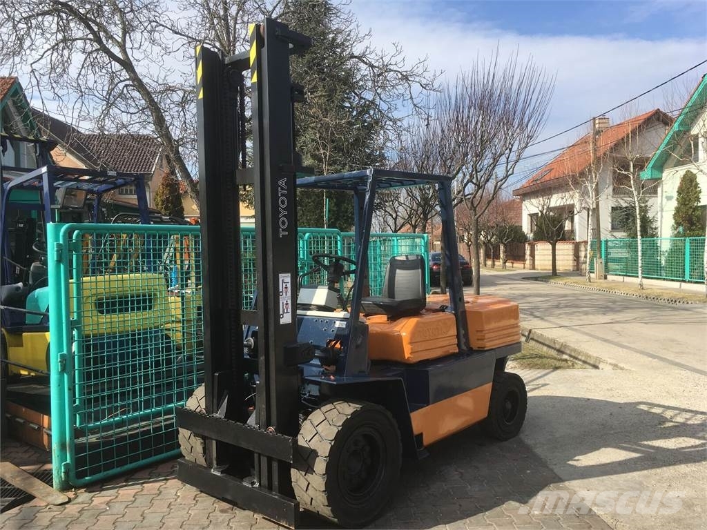 Toyota 5FD40 /02/ V-2921 OB Dieselmotviktstruckar