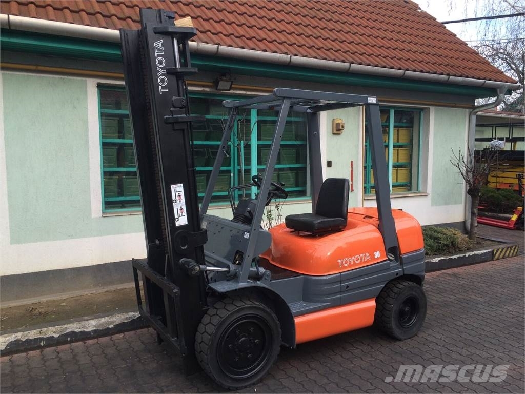 Toyota 6FG30 /02/ V-2670 Gas Stapler
