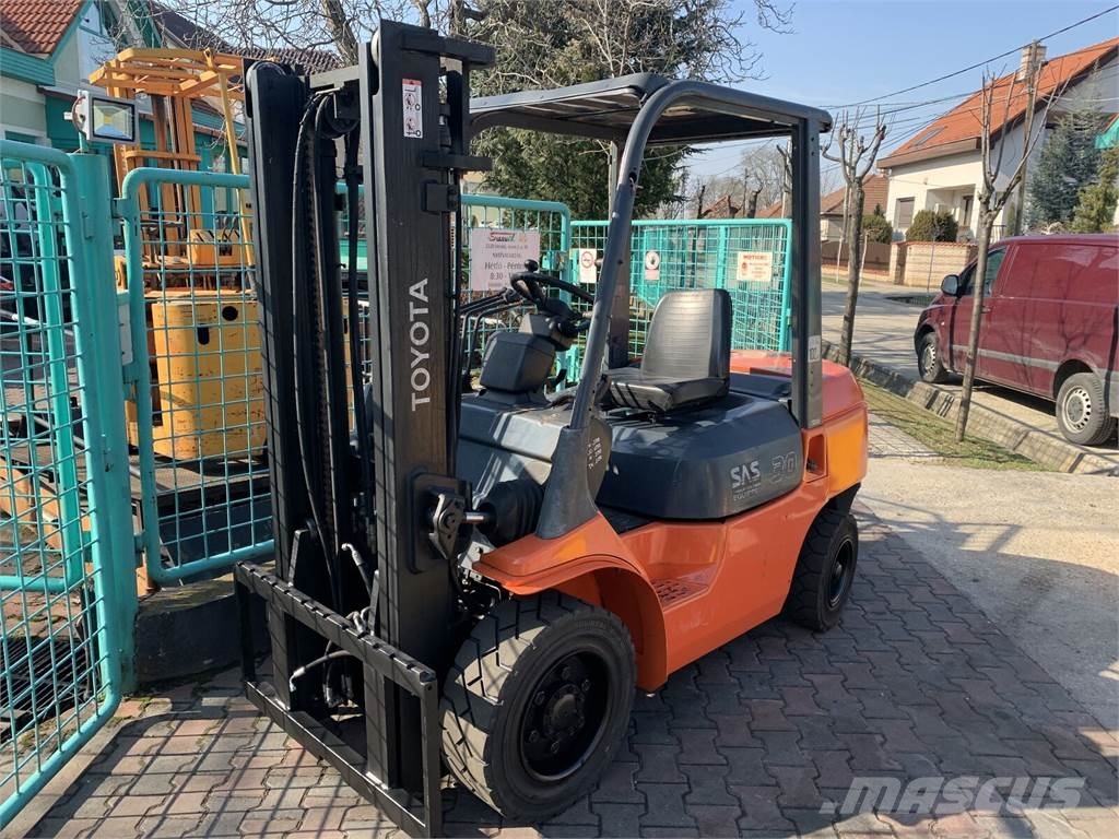 Toyota 7FDF30 /02/ V-3434 Dieselmotviktstruckar