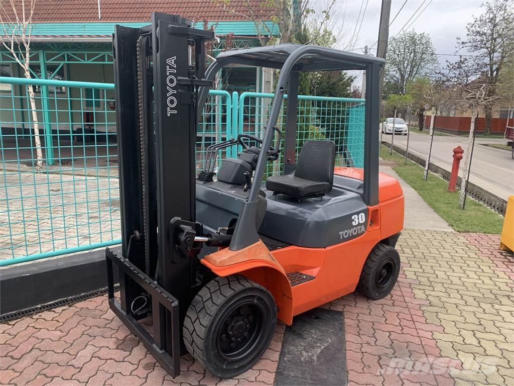 Toyota 7FDF30 V-3773 Dieselmotviktstruckar