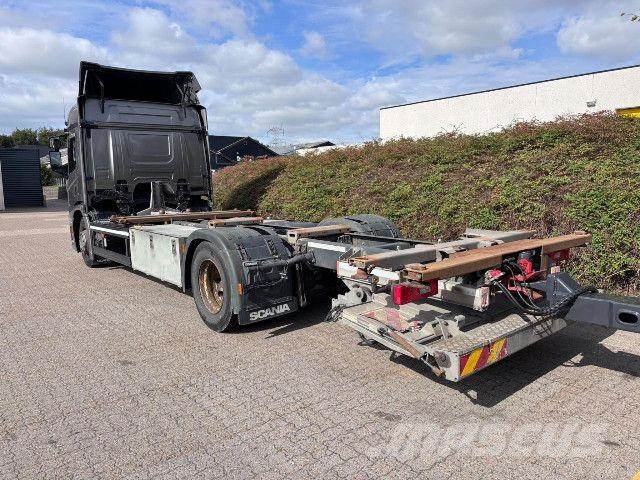 Scania P 360 B4x2NB - BDF swap body chassis with fold-awa 集装箱叉车