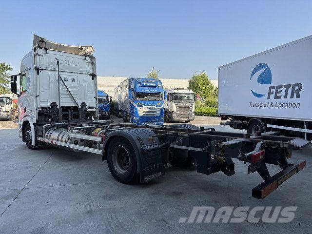 Scania R 410 B4x2NB GAZ LIQUEFIE شاحنات بمقصورة وهيكل