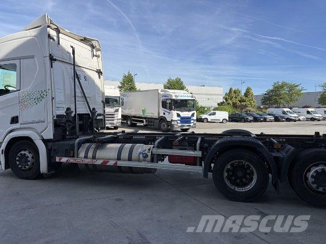 Scania R 410 B6x2NB شاحنات بمقصورة وهيكل