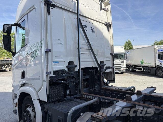 Scania R 410 B6x2NB شاحنات بمقصورة وهيكل